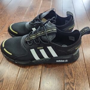 Addidas Mens NMD V3 sneakers
